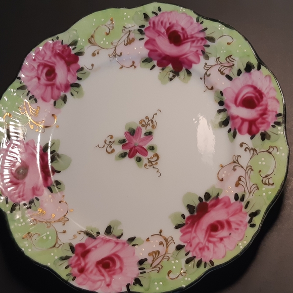 Vintage floral gold design plate| 8.5/10 - Picture 2 of 9